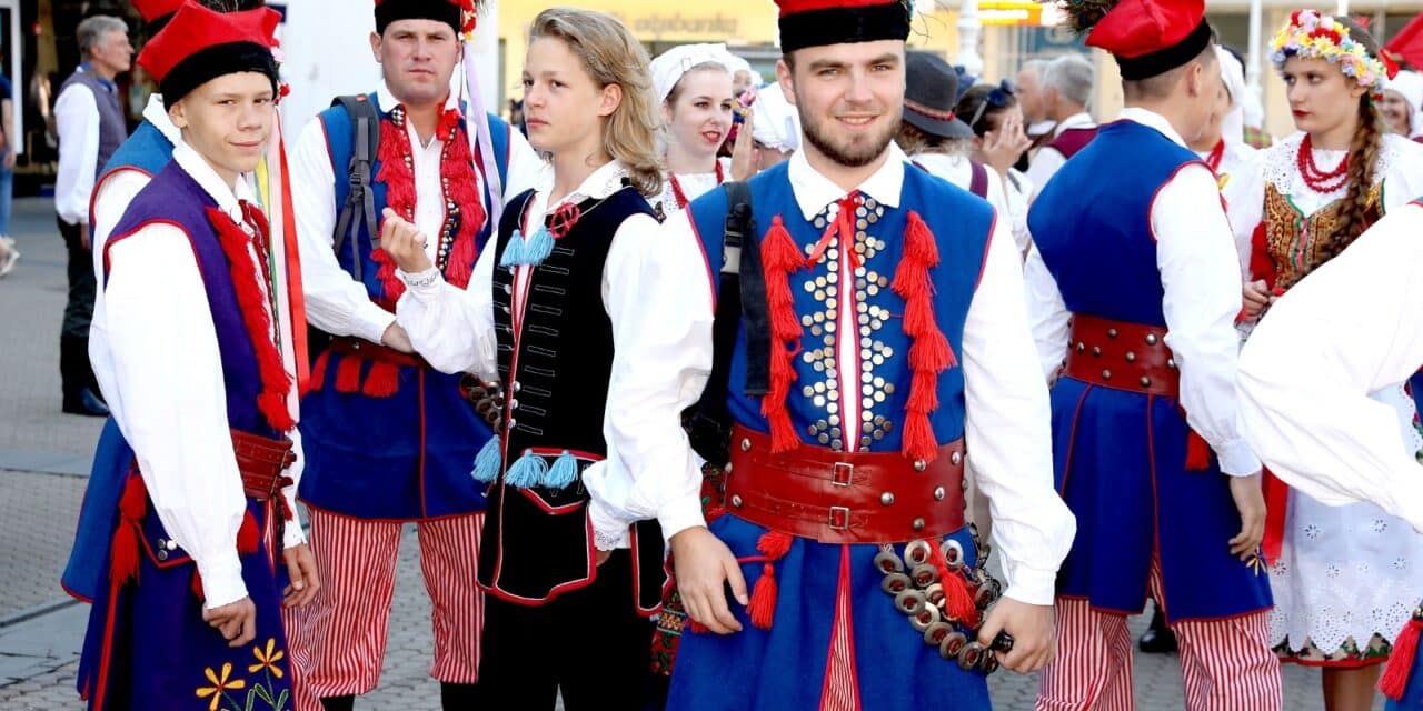 Zagreb: Na glavnom gradskom Trgu započela 53. Međunarodna smotra folklora