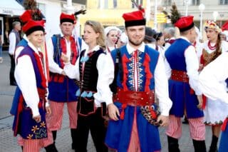 Zagreb: Na glavnom gradskom Trgu započela 53. Međunarodna smotra folklora