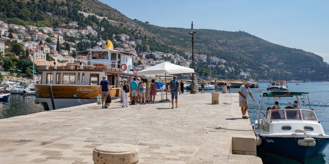 Dubrovnik: Grupe turista u staroj gradskoj jezgri
