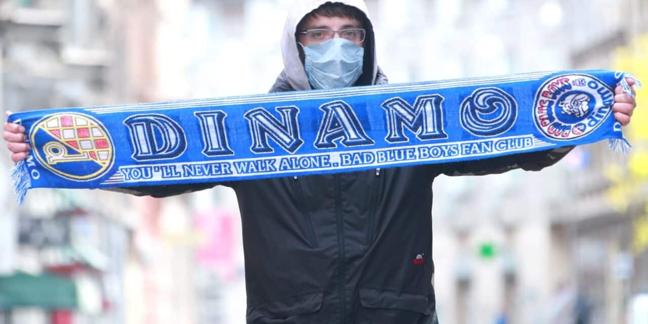 Zagreb: Vjerni Dinamov navijač pozirao u Ilici sa šalom  omiljenog kluba