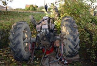 Kruevica: U prevrtanju traktora smrtno stradao stariji mukarac