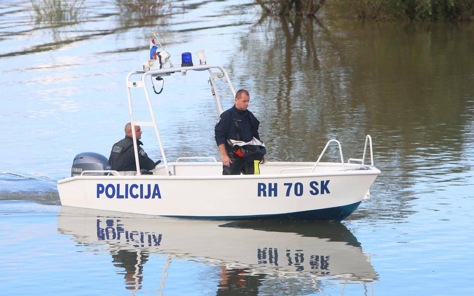 Prevrnuo se čamac na Korani s trojicom Karlovčana: Jedan isplivao, za dvojicom se traga