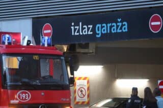 Zagreb: U podzemnoj garazi trgovackog centra Avenue Mall zapalio se automobil.