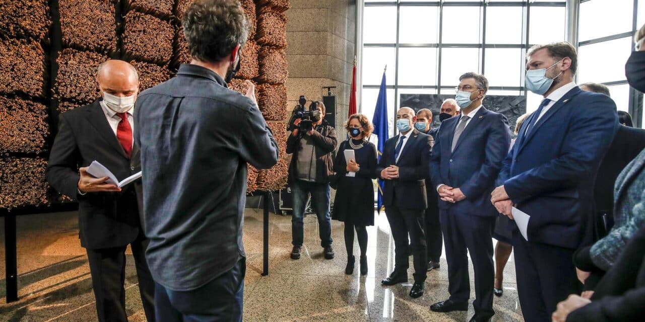 Zagreb: Andrej Plenković u NSK  sudjelovao na otvorenju izložbe Žrtva Vukovara 1991.