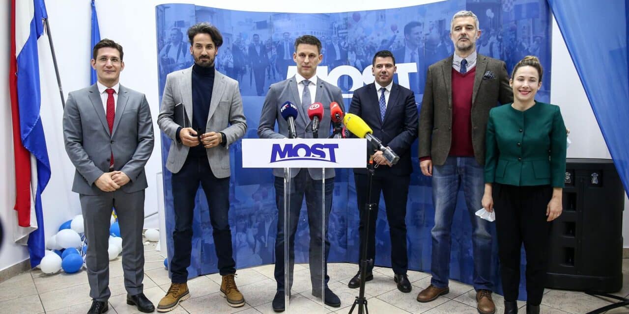 Most o prikupljanju potpisa za referendum protiv uvođenja COVID potvrda