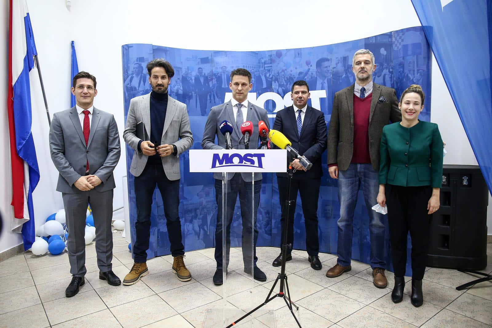 Most o prikupljanju potpisa za referendum protiv uvođenja COVID potvrda