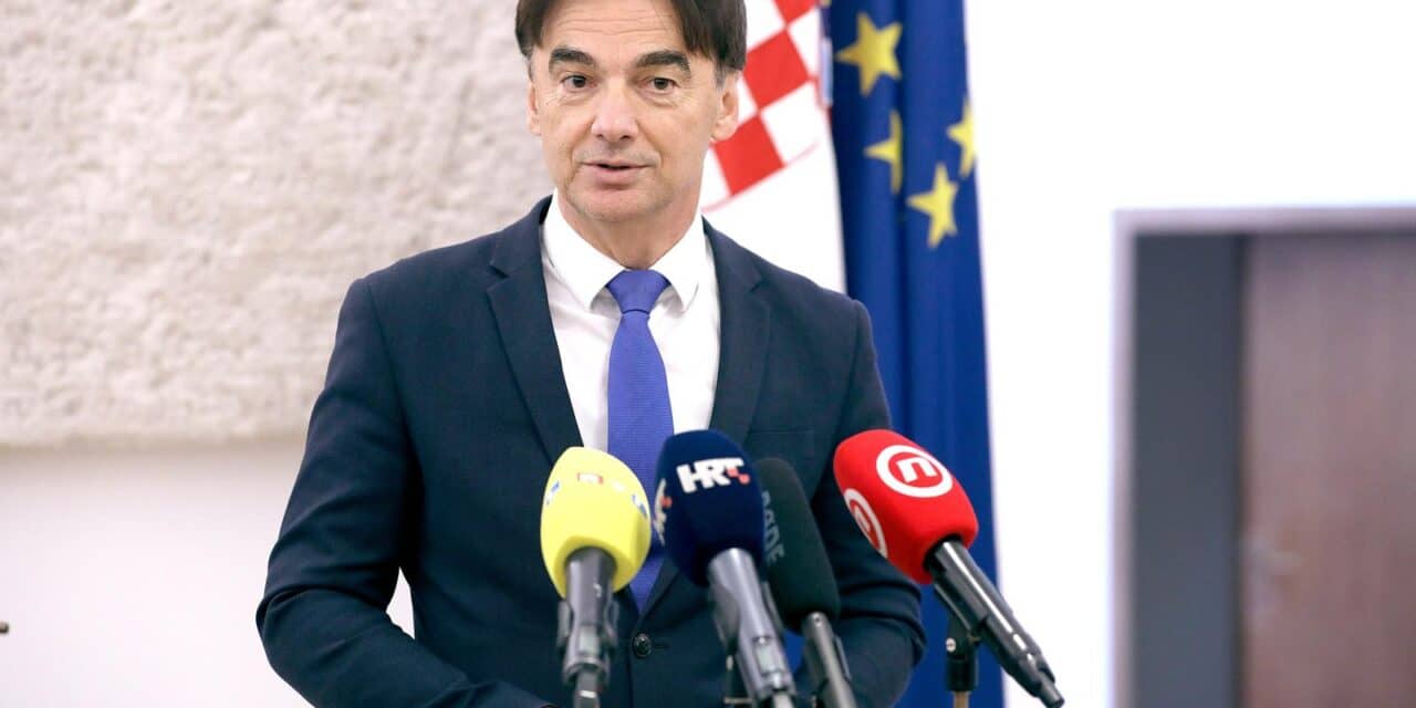 Zagreb: Grčić o porezu i ekstraprofitu