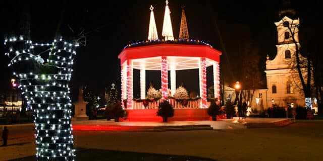 Manifestacija Advent u Bjelovaru posebnu čar dobiva u večernjim satima