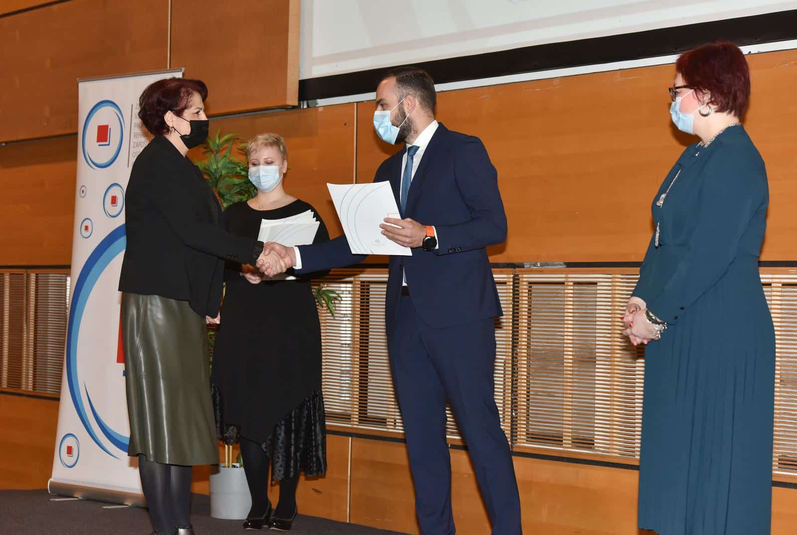 Zagreb: Aladrović uručio ugovore za razvoj novih tehnologija i poslovnih procesa
