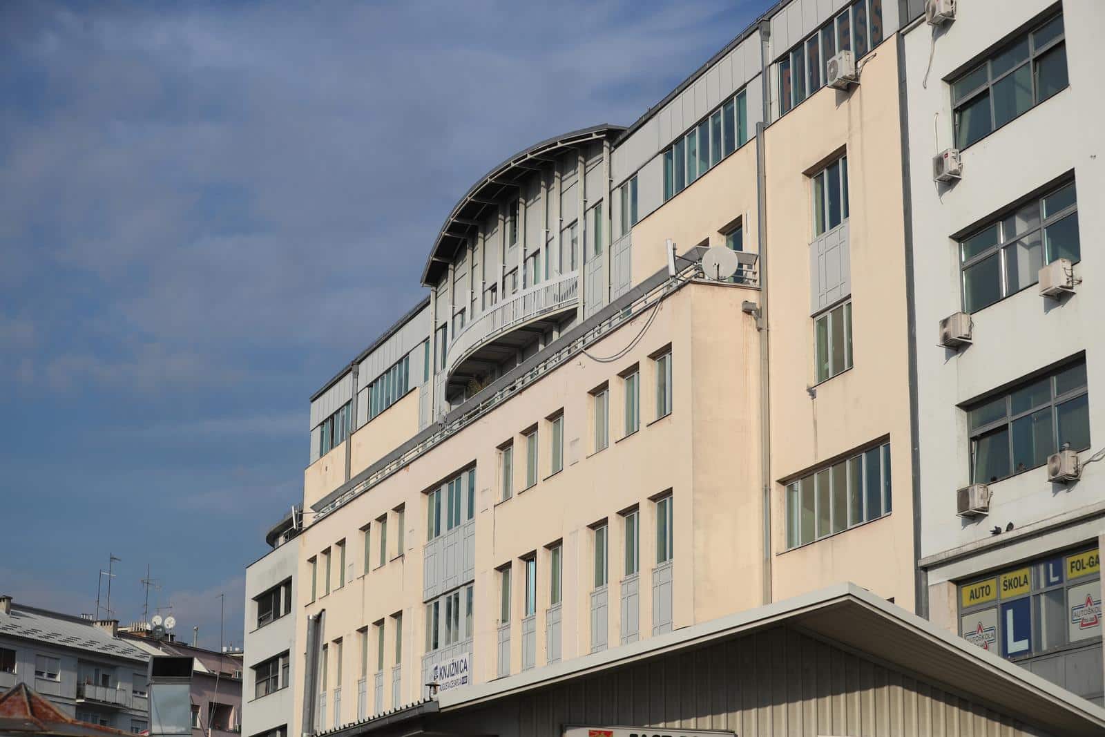 Izbio je požar u zgradi u kojoj su i prostori Holdinga, gorio je arhiv privatne tvrtke, požar je brzo lokaliziran