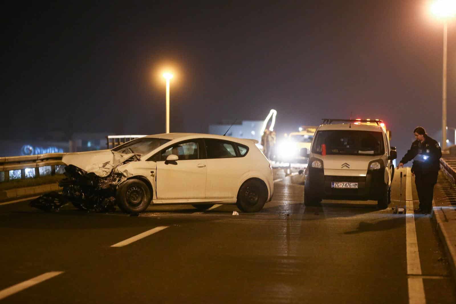 Zagreb: Prometna nesreća više osobnih automobila na križanju Slavonske avenije i Heinzelove ulice