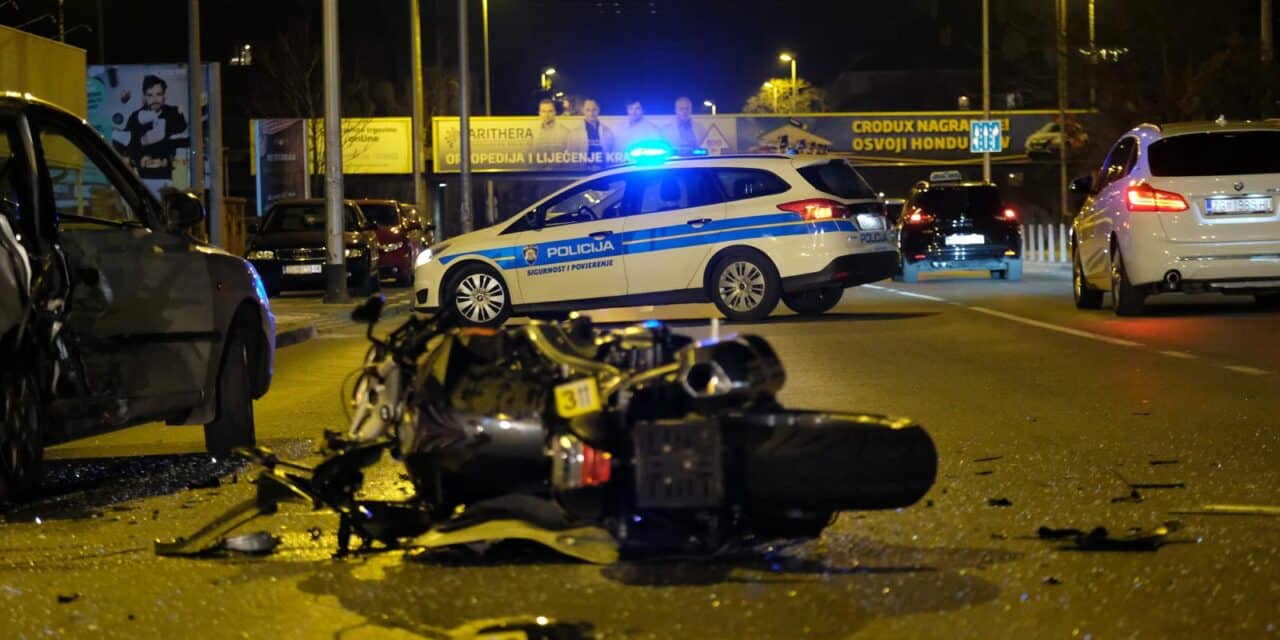 Prometna nesreća između motora i osobnog vozila u Ulici Donje Svetice