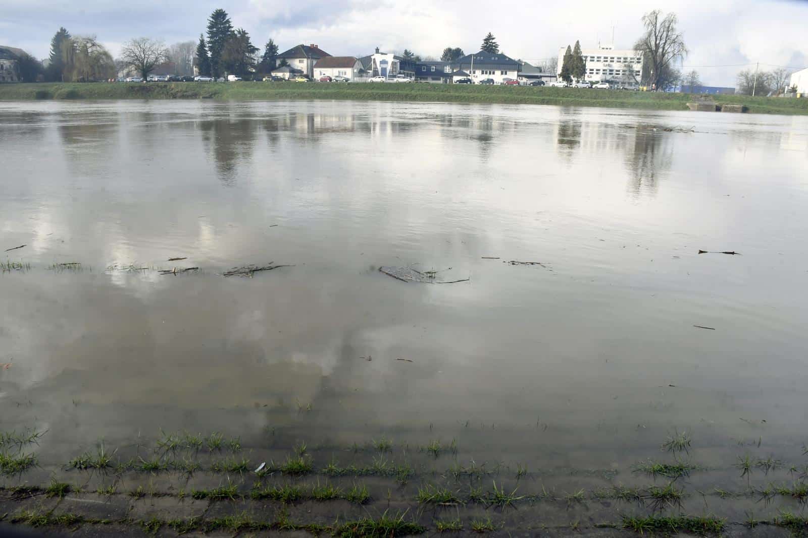 Korana Pod Izvanrednim Mjerama Obrane Od Poplave, Kupa Nije | 01Portal