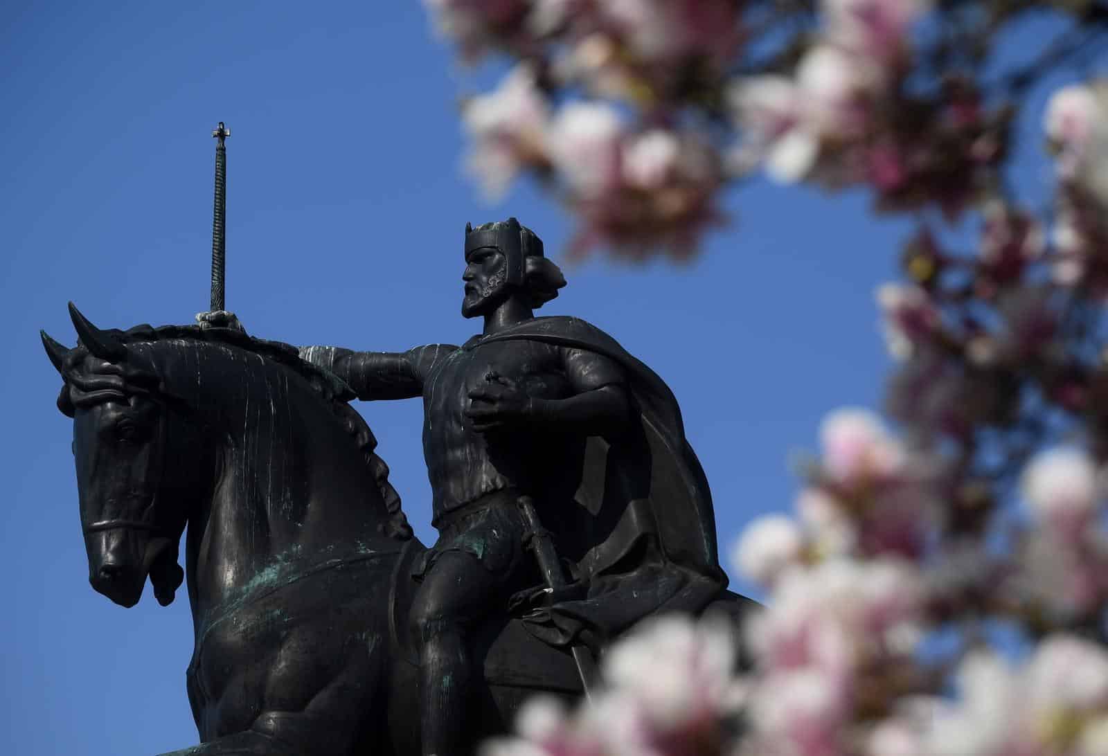 spomenik kralj tomislav zagreb
