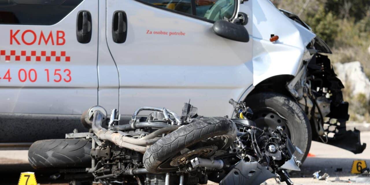 Šibenik: U prometnoj nesreći teško ozlijeđen motorist