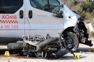 Šibenik: U prometnoj nesreći teško ozlijeđen motorist