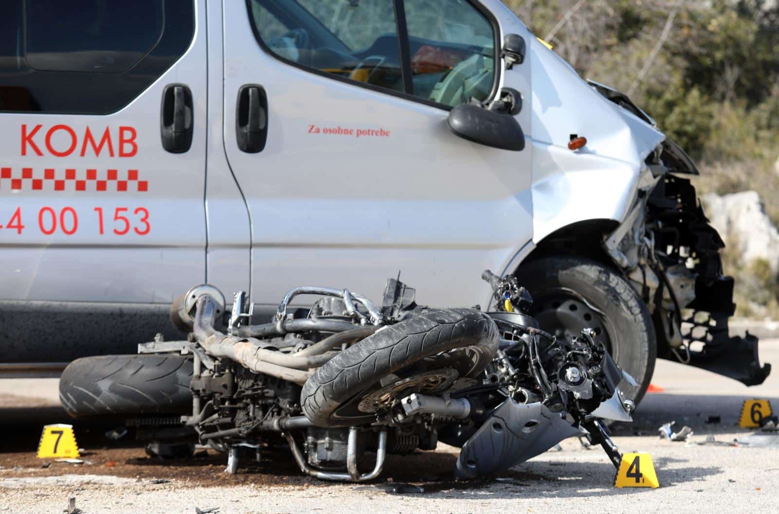 Šibenik: U prometnoj nesreći teško ozlijeđen motorist