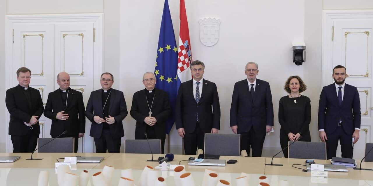Andrej Plenković i Želimir Puljić potpisali Ugovor o Caritasu Katoličke Crkve u Hrvatskoj