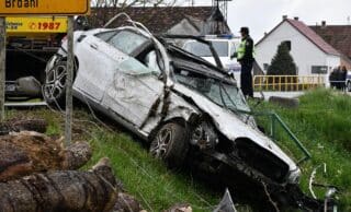 Zapolje: U prometnoj nesreći poginuo vozač mercedesa