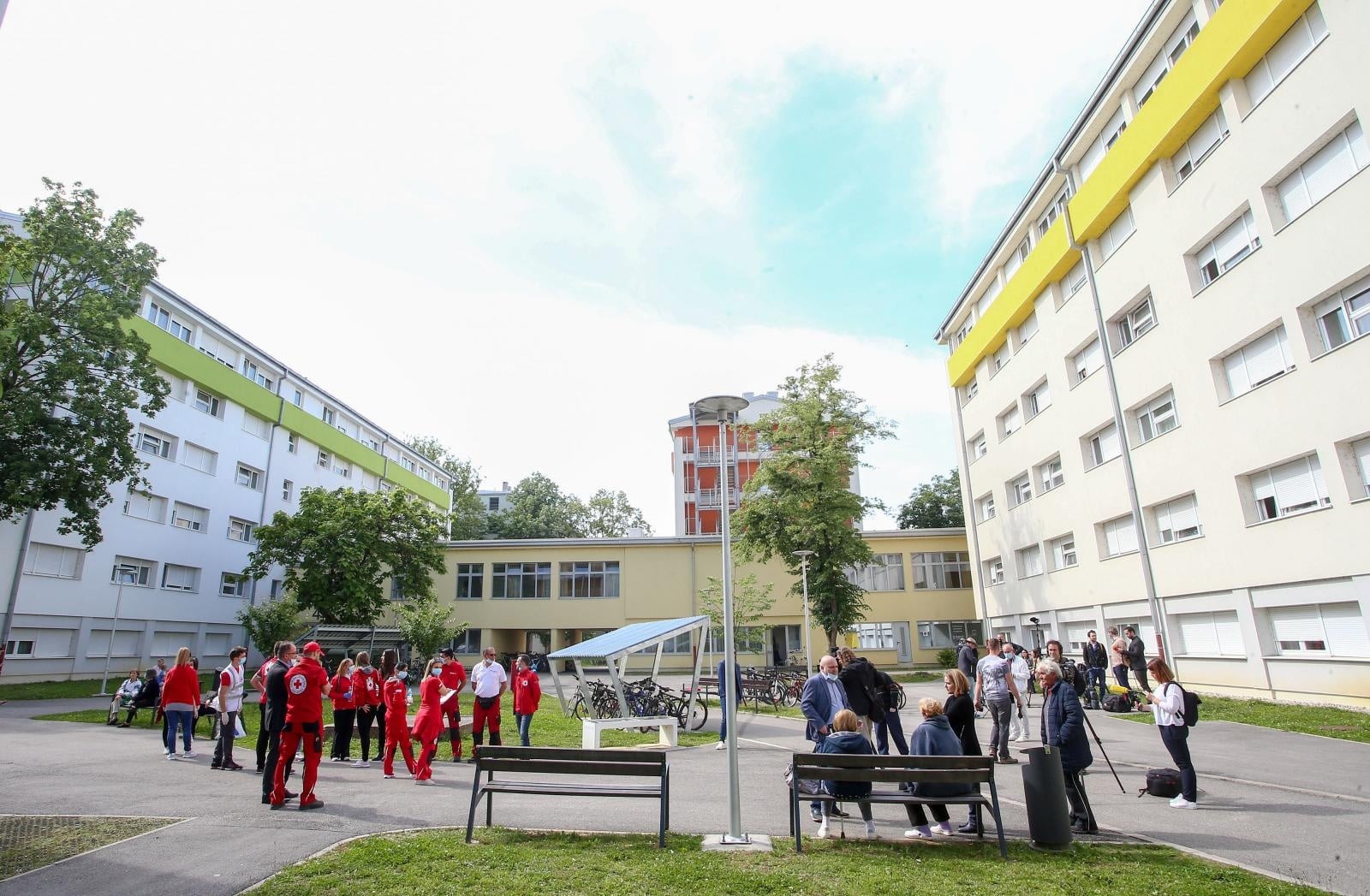 Zagreb: Gradonačelnik Bandić i japanska veleposlanica Misako Kaji uručili donacije