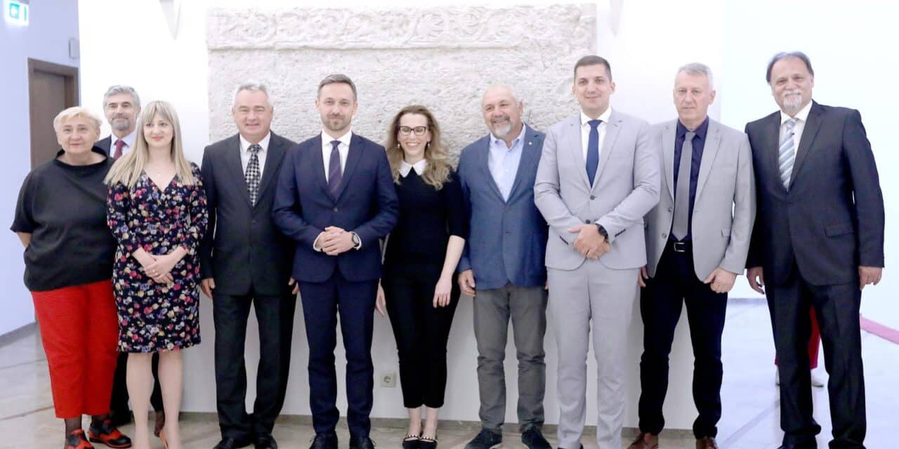 Zajednička fotografija sudionika tematske sjednice Odbora za rad, mirovinski sustav i socijalno partnerstvo