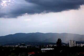 Oblaèno i tmurno nebo iznad Zagreba