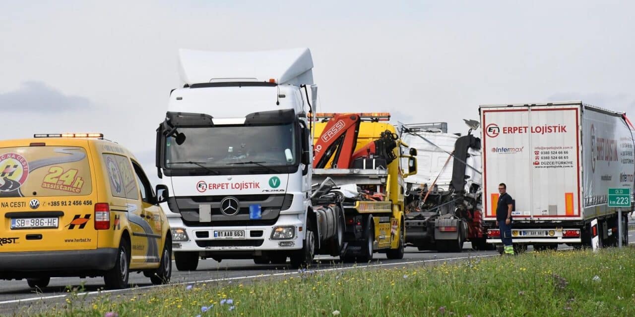 Na autocesti A3 kod Slavonskog Broda sudarila se dva kamiona iste prijevozničke tvrtke iz Turske