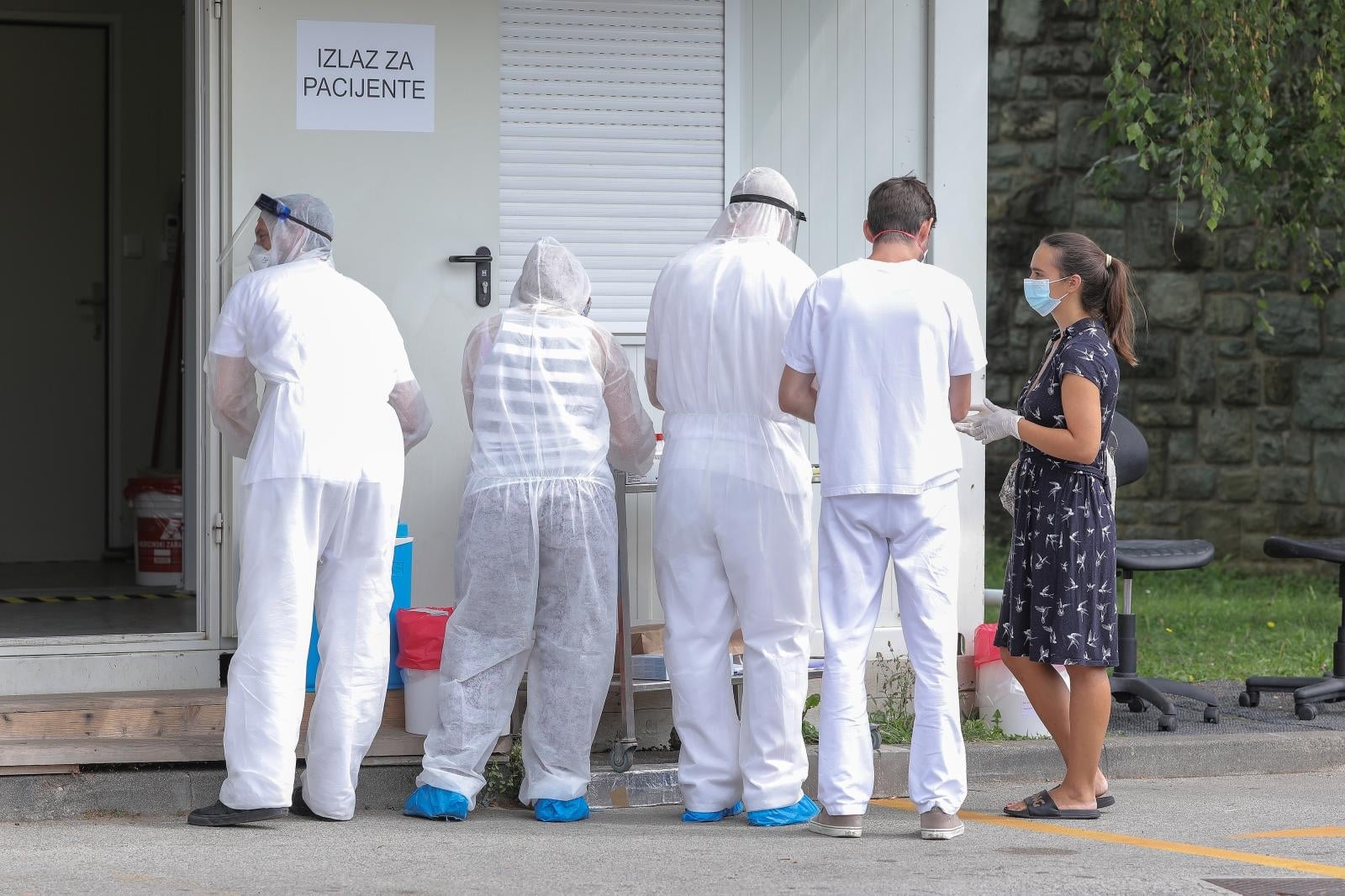 Zagreb: Testiranje na koronavirus ispred Nastavnog zavoda dr. Andrija Štampar