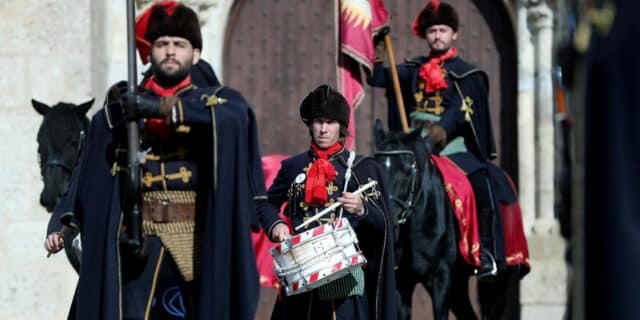 Smjena straže Kravat pukovnije na Trgu svetog Marka povodom Svjetskog dana krvate