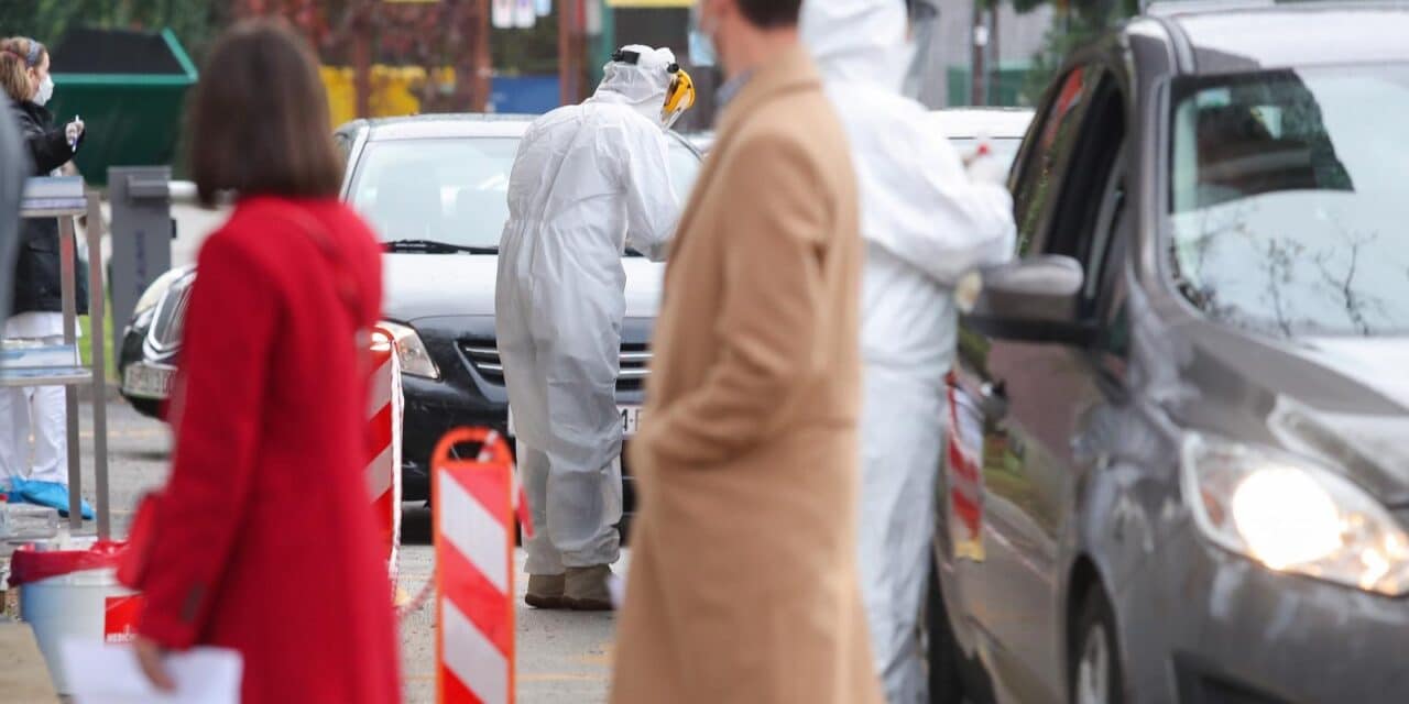Zagreb: Gužva za testiranje na koronavirus, auti stoje u koloni