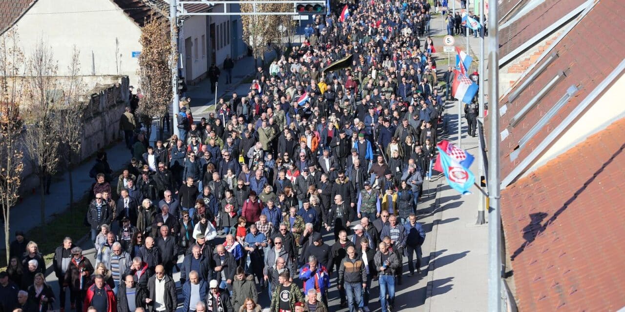 Vukovar: Križni put – Kolona sjećanja na putu prema Memorijalnom groblju