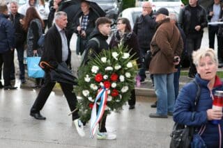 Polaganje vijenaca na spomen obilježje masovne grobnice povodom Dana sjećanja na žrtvu Škabrnje