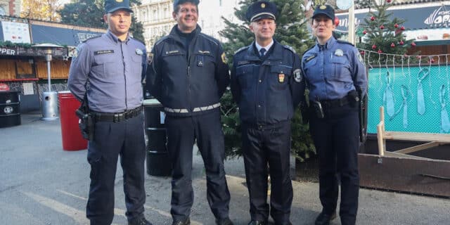 Predstavljeni policajci iz Slovenije i Mađarske koji će pomagati turistima na Adventu u Zagrebu