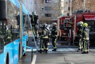 Zagreb: Vatrogasci ugasili požar na autobusu ZET-a na izlasku iz naselja Dugave