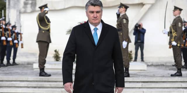 Predsjednik Milanović položio vijence na groblju Mirogoj