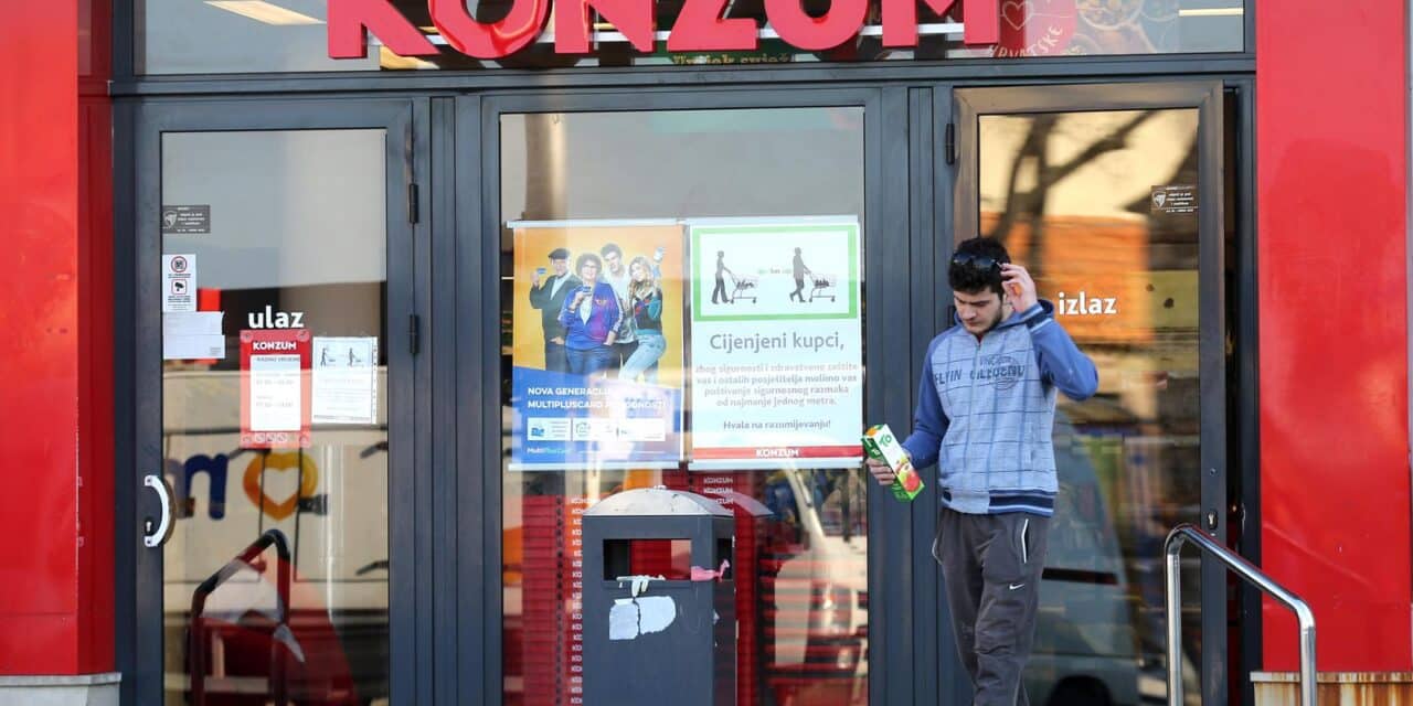 Šibenik: Konzum plakatima upozorava kupce da se pridržavaju zaštitnih mjera