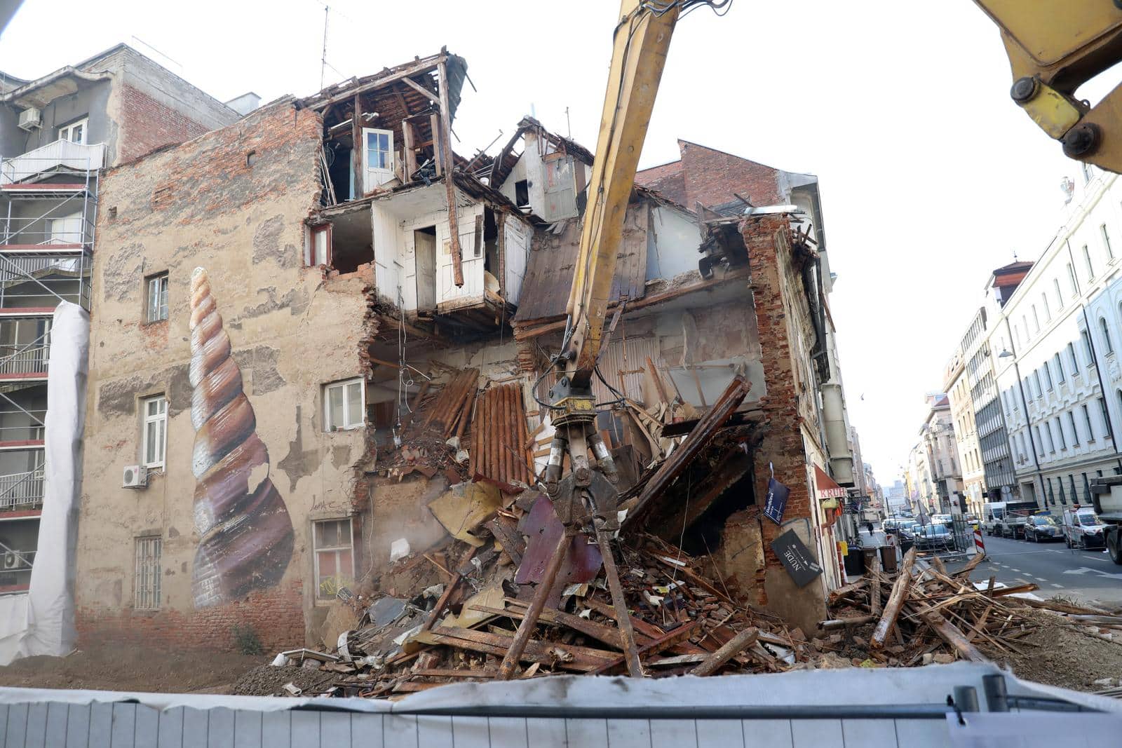Zagreb: Počelo je rušenje zgrade na uglu Đorđićeve i Petrinjske, simbol zagrebačkog potresa