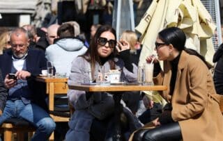 Zagreb: Sunce i toplo vrijeme napunili su gradske kafiće