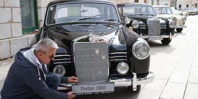 U Imotskom izloženi oldtimer Mercedesi