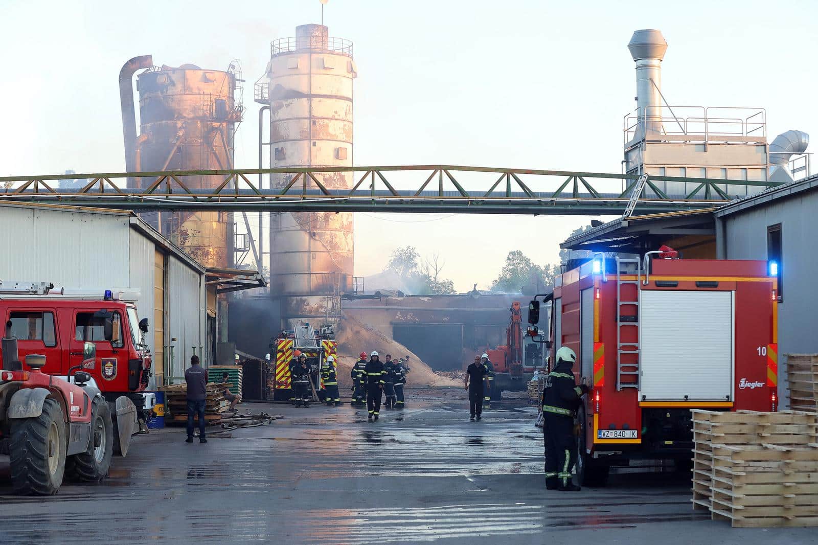 Veliki Bukovec: Jedna osoba ozlijeđena u eksploziji silosa i požara u pilani