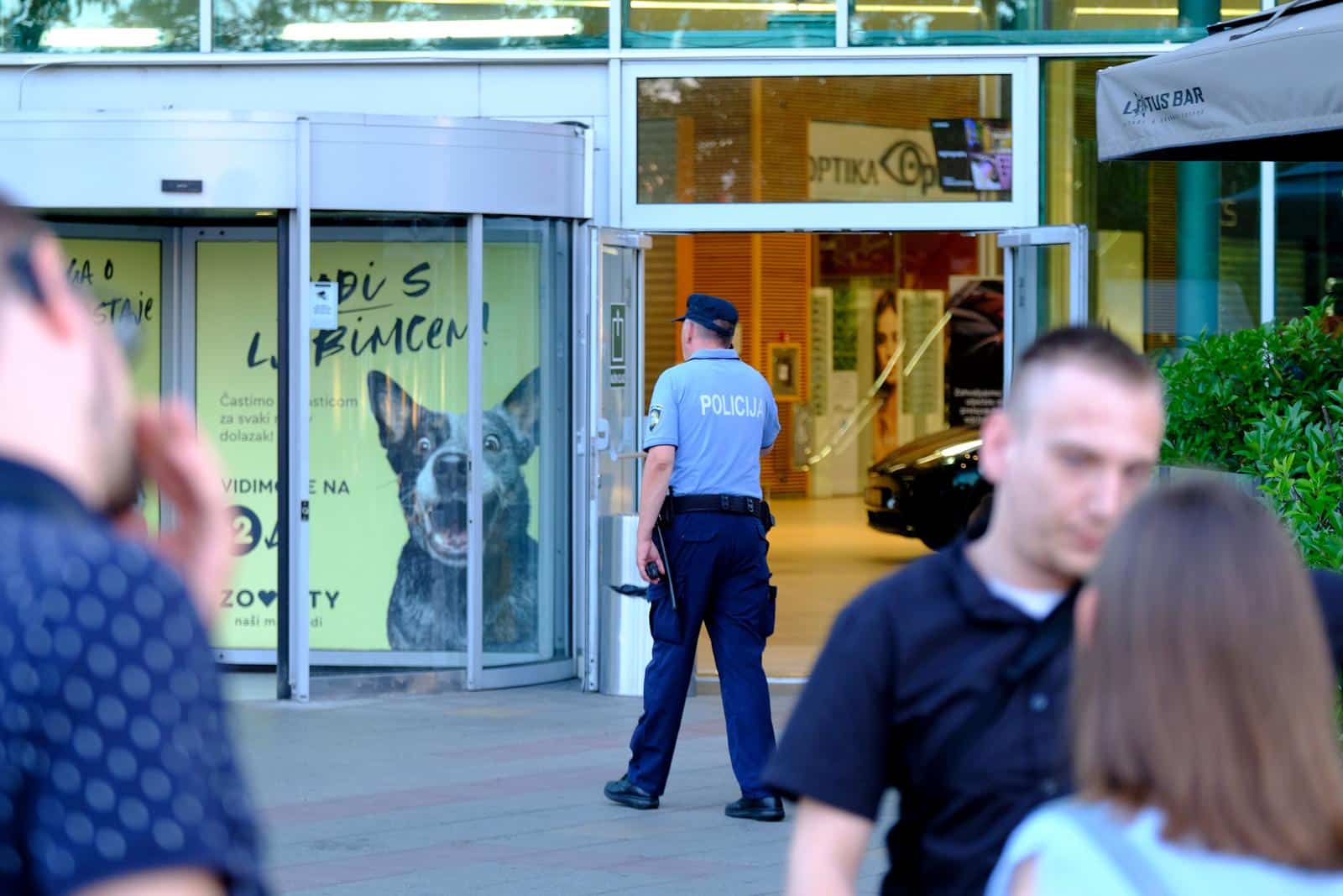 avenue mall
