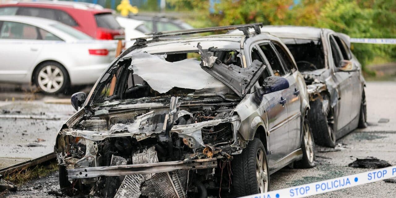 Zagreb: Dva automobila u Vrapču u potpunosti izgorjela, policijski očevid je u tijeku