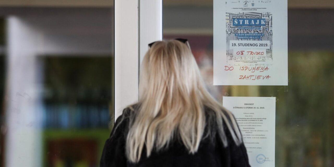 U osnovnim i srednjim školama počeo je svakodnevni štrajk
