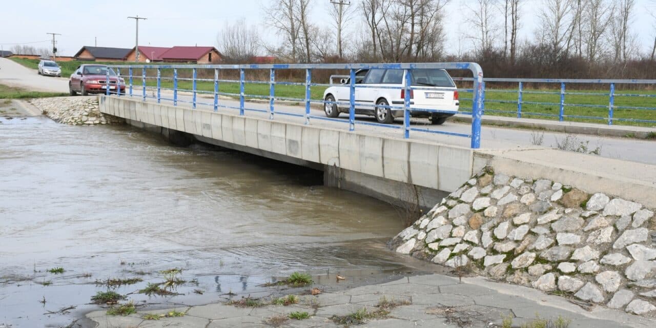 Sisak: Prestanak oborina i poboljšanje vremena doprinijelo padu vodostaja rijeke Save
