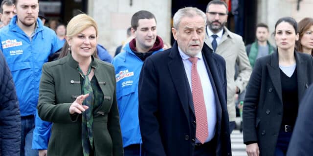 Zagreb: Kolinda Grabar Kitarović družila se s građanima na Trgu Ante Starčevića