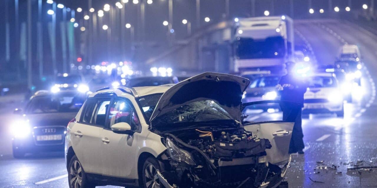 Zagreb: Sudar osobnog automobila i autobusa na Slavonskoj aveniji kod Lesnine