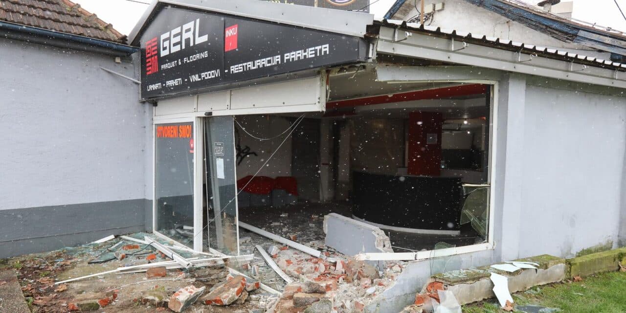Zagreb: Poslovni prostor u koji se zaletio automobil