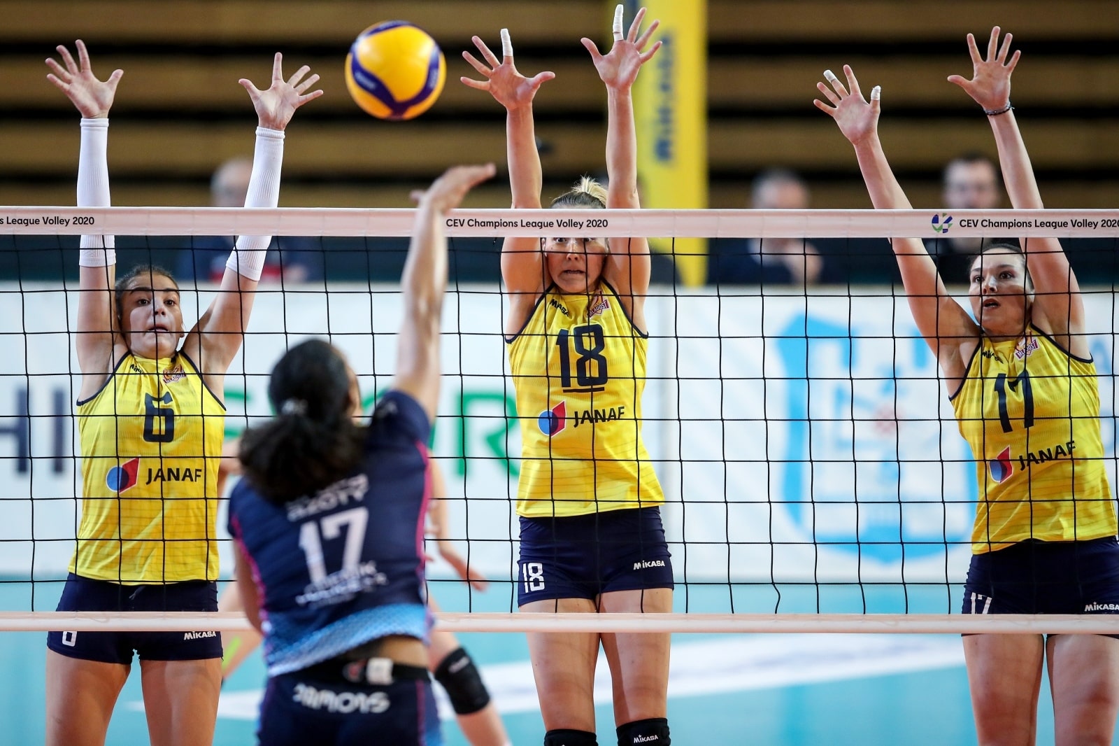 Četvrtina finala CEV Challenge kupa, HAOK Mladost Zagreb – Chemik Police