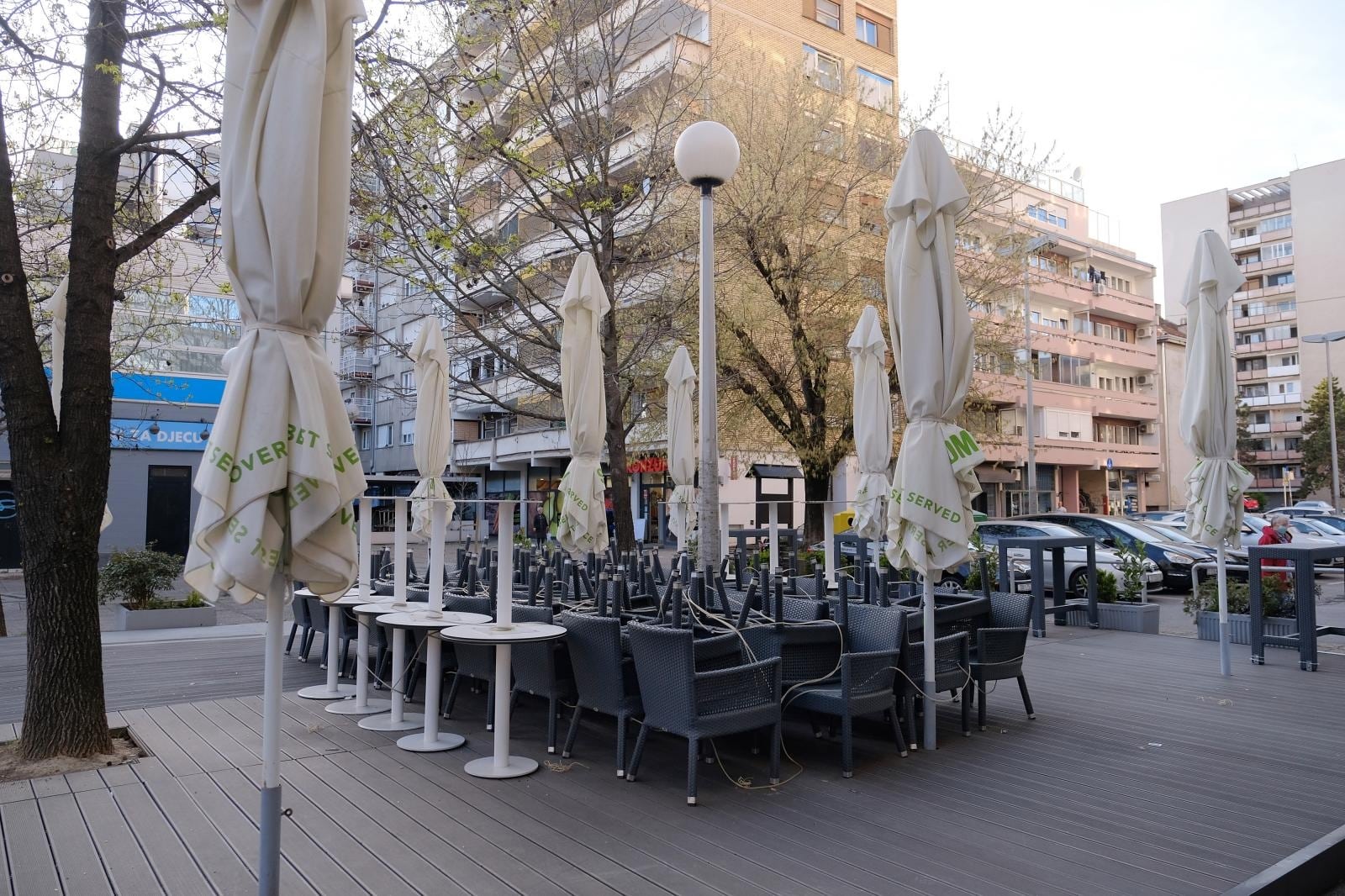 Zatvoreni kafići i trgovine u Zagrebu
