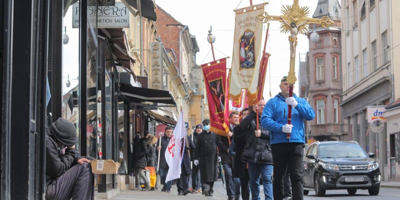Zagreb: Kardinal Bozanić predvodio misu i korizmenu procesiju povodom godišnjice zagrebačkog potresa